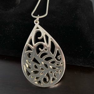 Teardrop pendant statement necklace